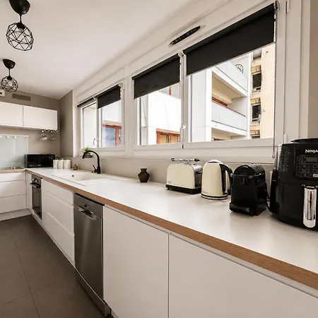 Appartement Magnifique 2 Pieces Avec Piscine Au 15e *