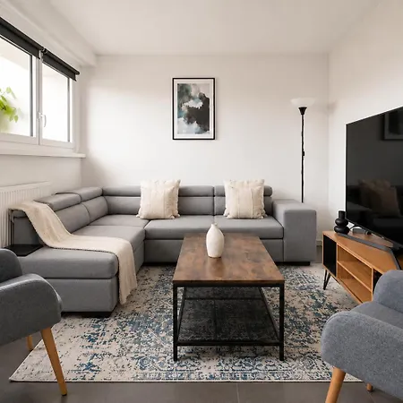 Magnifique 2 Pieces Avec Piscine Au 15e Appartement